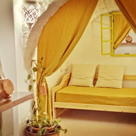 Bed & Breakfast Trulli Mille E Una Notte 2*